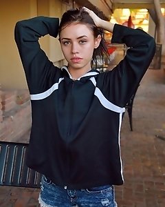 eauty Linda loves anal sex